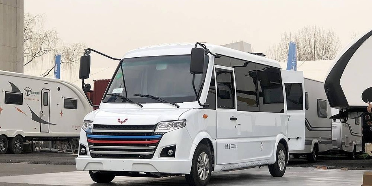 五菱房车来了，上班族也能买得起，内饰豪华两张床，才15.8万?