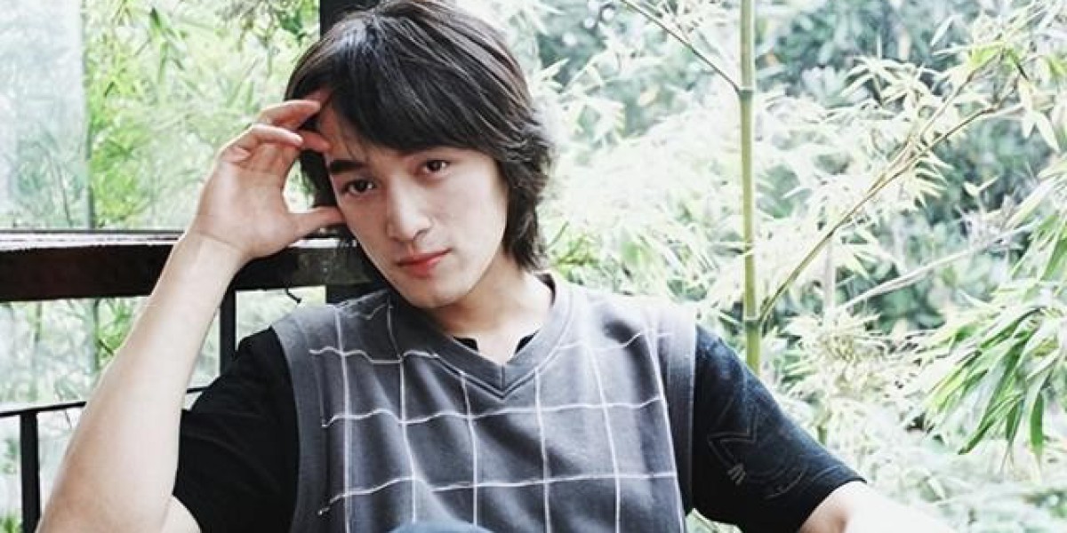 胡歌的父亲原来是他，妻子得乳腺癌去世7年，儿子孙女成精神寄托