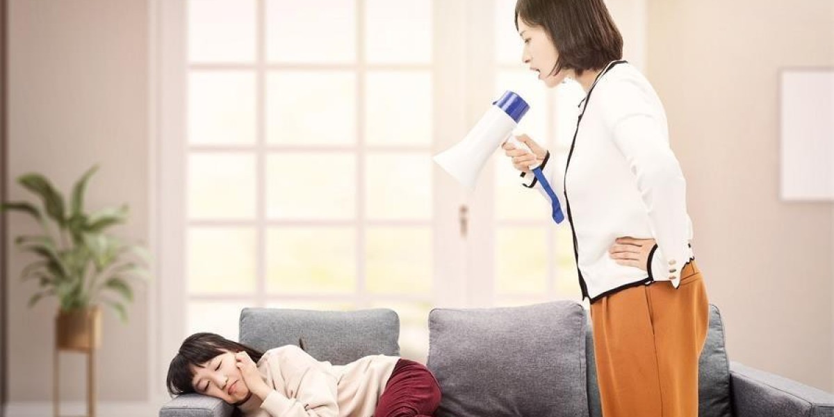 女孩踏入青春期，父母别在这3处较劲，后果很严重