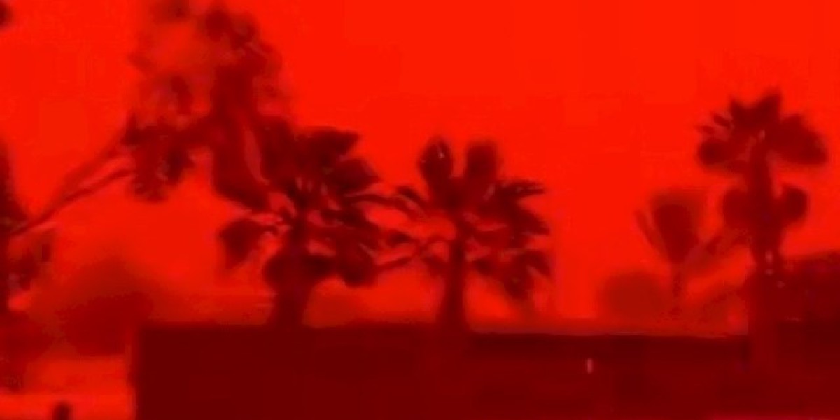 澳大利亚惊现末日红：天空被血红色笼罩 大地生锈了