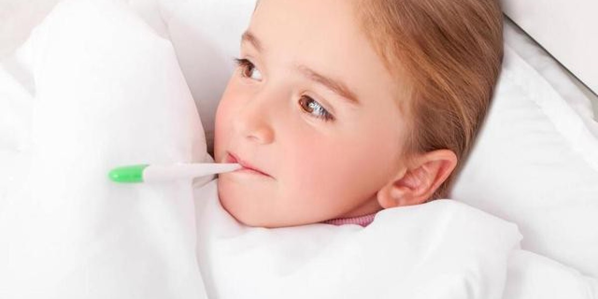 孩子一发烧，有些家长手忙脚乱、心急如焚，通常会犯两个错误