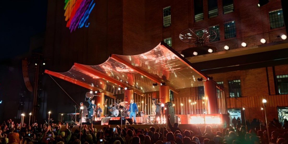 从车库到3万亿市值：苹果50年，8次变革重塑全球科技