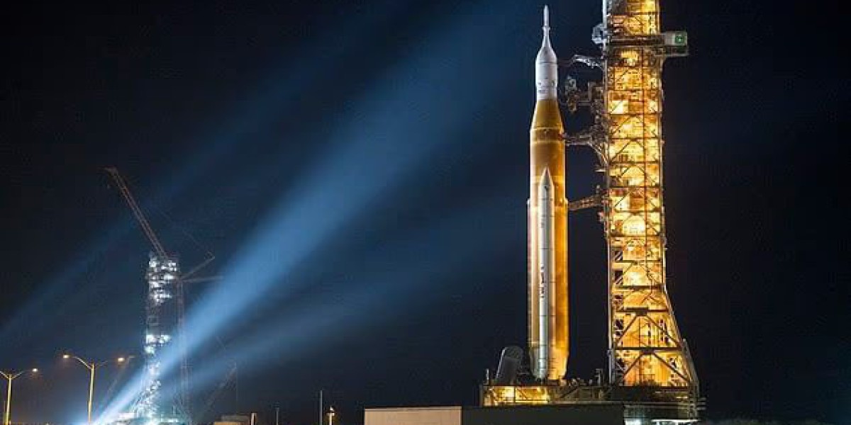 阿尔忒弥斯二号飞行中突发通信中断，航天机构短暂失联后恢复联络