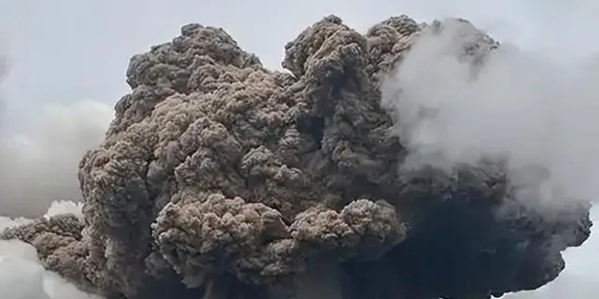 沉睡300年火山巨人要醒了，日本罕见发布富士山喷发紧急应对方案