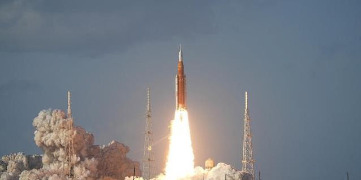 人类50多年后重返月球轨道：美“阿尔忒弥斯二号”发射成功，宇航员出发前给女儿留遗嘱