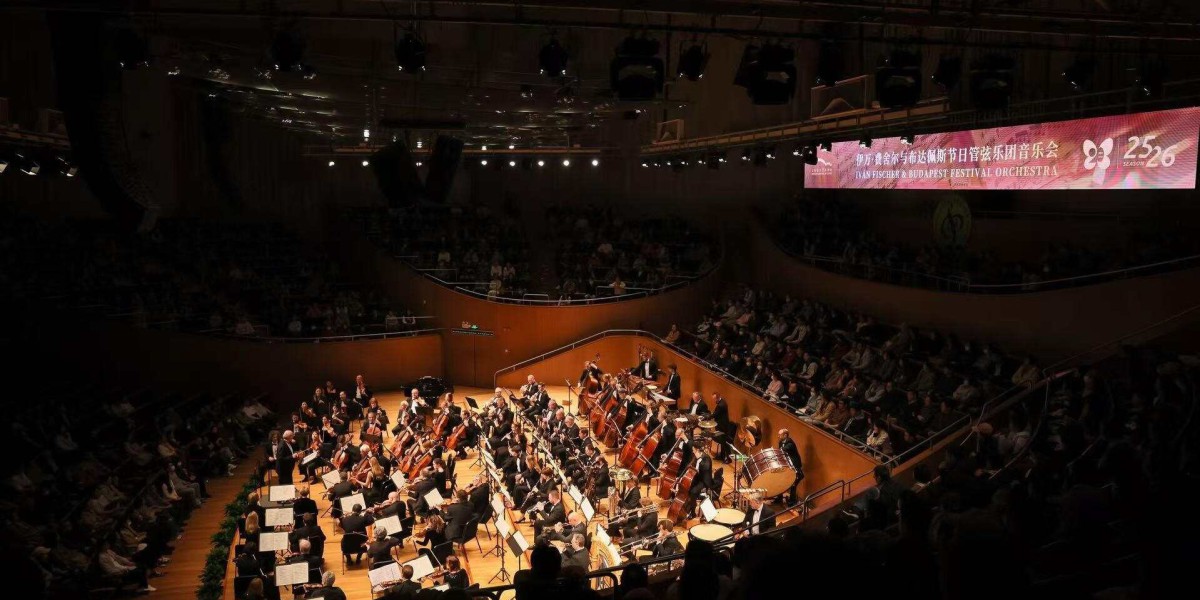 “上海之春”迎重磅演出，费舍尔执棒布达佩斯节日管弦乐团奏响东艺