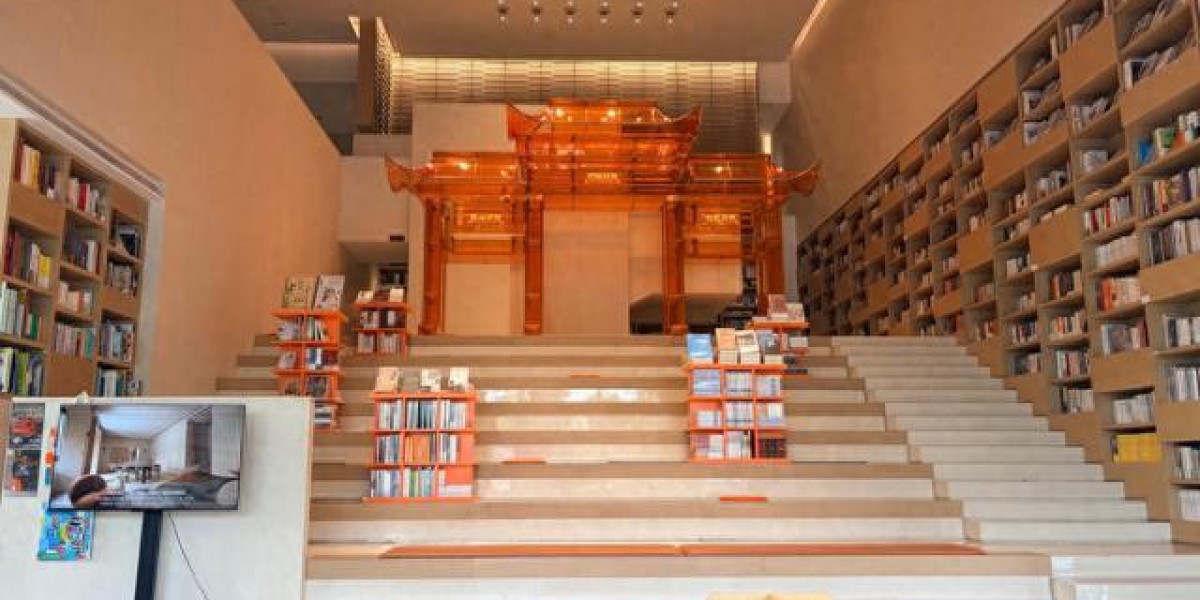 武昌造船厂“爆改”成书店：书没有塑封随便读，市民和学者纷至沓来
