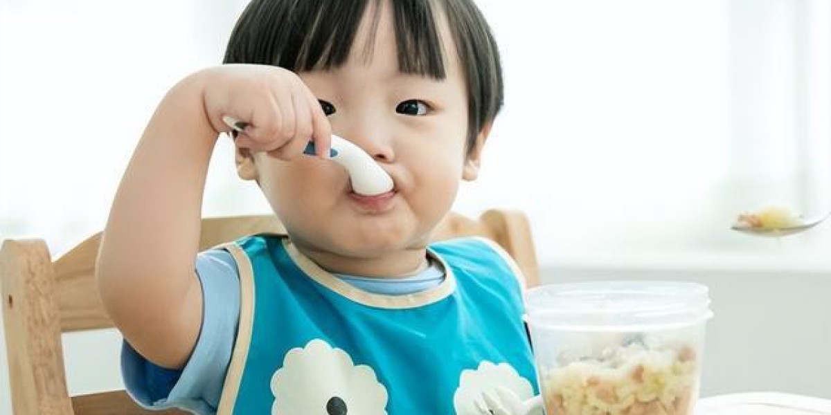 别再一直喂饭了，对孩子不好! 家长做好4点，让孩子自主进食