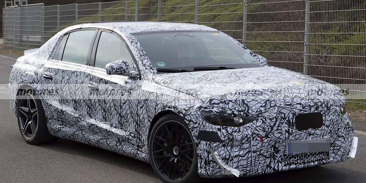 奔驰AMG纯电E级谍照曝光，依旧三联屏，马力近千匹
