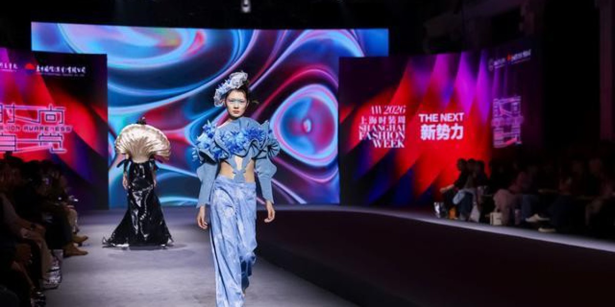 演绎“时尚自觉”，上海杉达学院学生设计师们携作品亮相上海时装周