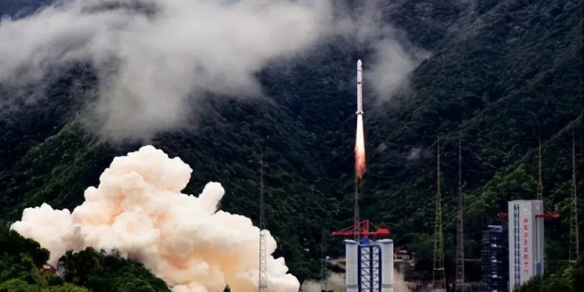 中国航天史上的今天丨4月21日：长二丁成功发射遥感四十二号02星 我国发布全球首套高精度月球地质图集