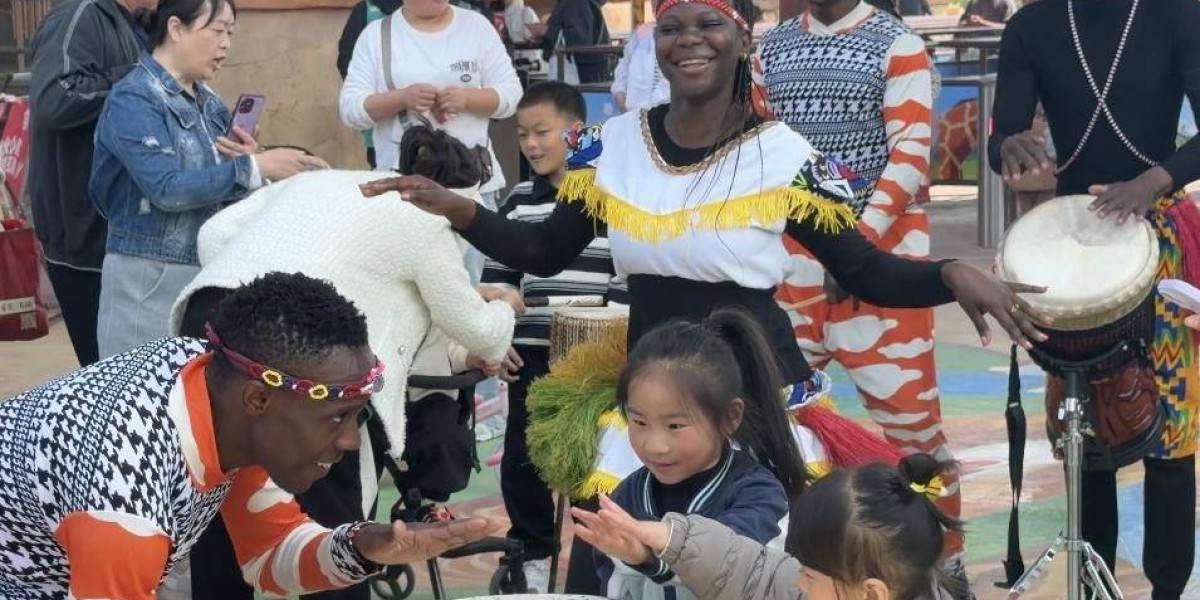 春假首日，宿迁森迪野生动物世界变身“寰球文化大观园”