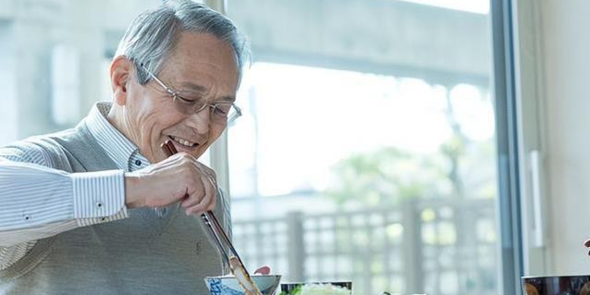 熬夜后喝葡萄糖水补身体靠谱吗? 原来一小把坚果效果更好