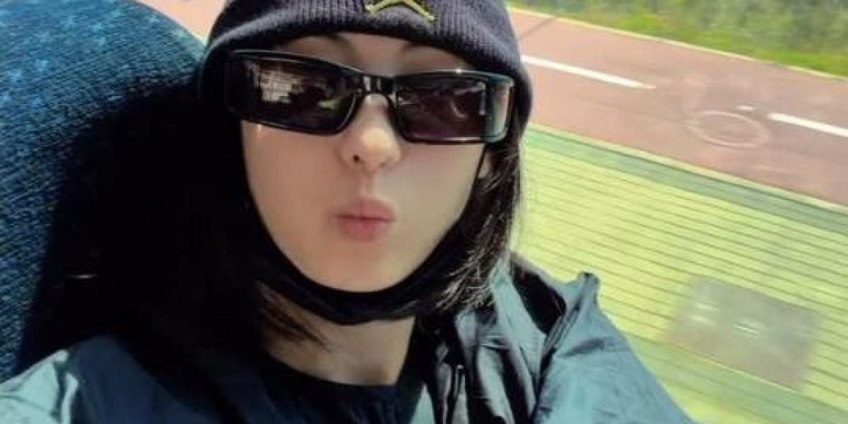 张柏芝晒和二儿子背影照，小Q侧脸出镜，像妈妈很帅气?