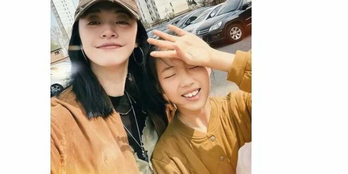 姚晨离婚后首晒女儿近照，9岁茉莉长成小美女，又瘦又高超像妈妈