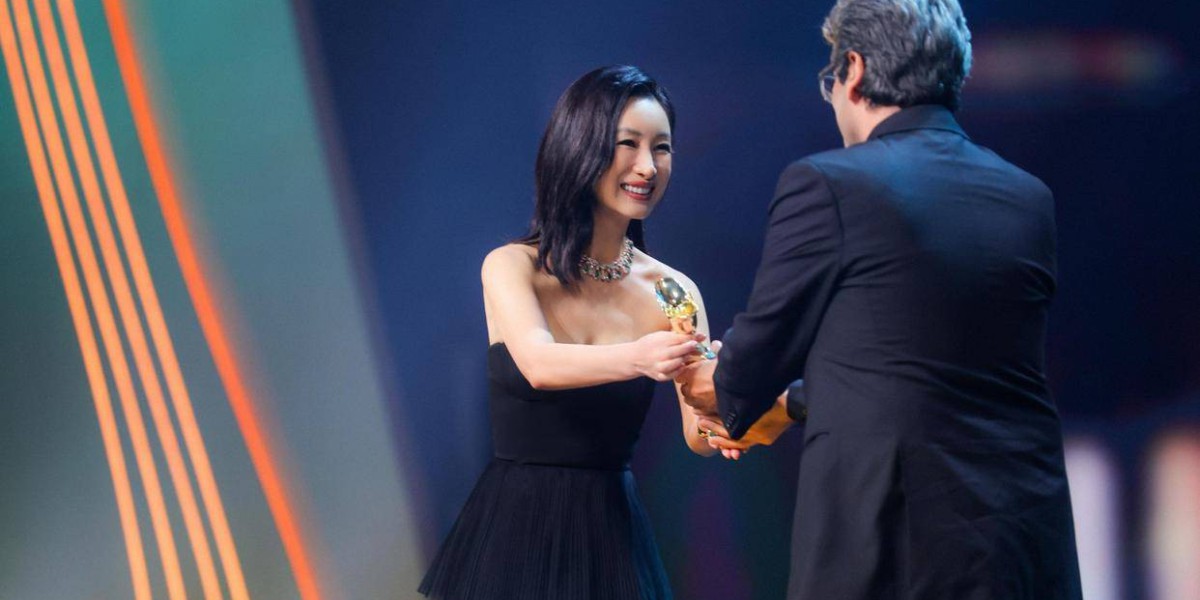 秦海璐：从“最丑影后”到演技女王，她用20年逆袭了自己的人生!