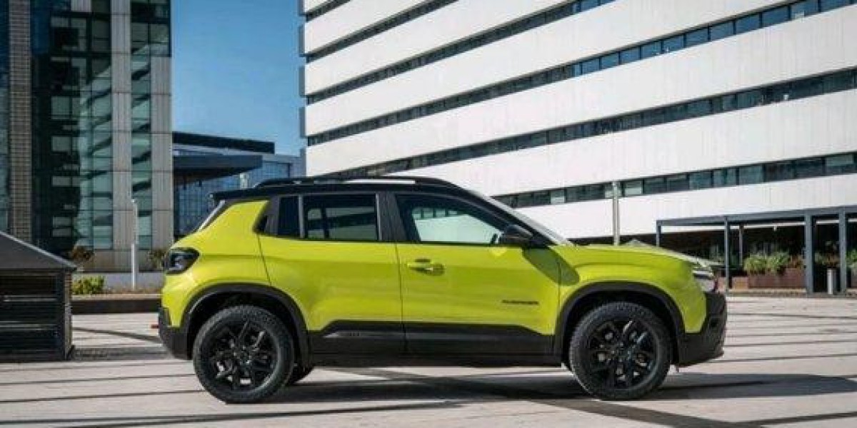 新款Jeep Avenger官图发布：全新大灯+发光格栅，纯电续航400km