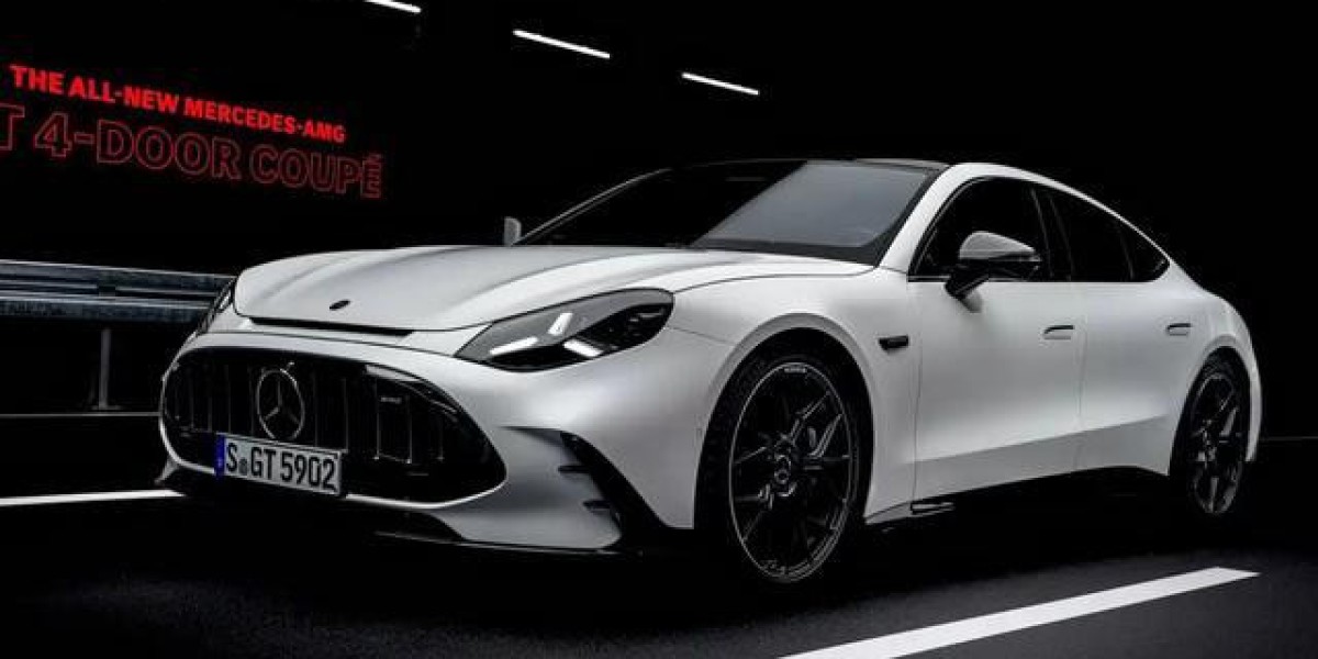 AMG GT四门纯电跑车官图发布，三电机2.1秒破百