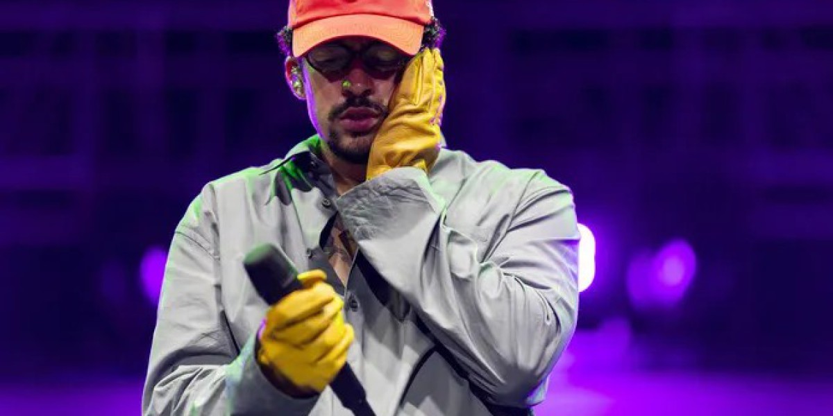 加泰电台：巴萨一线队所有球员都申请了Bad Bunny演唱会门票