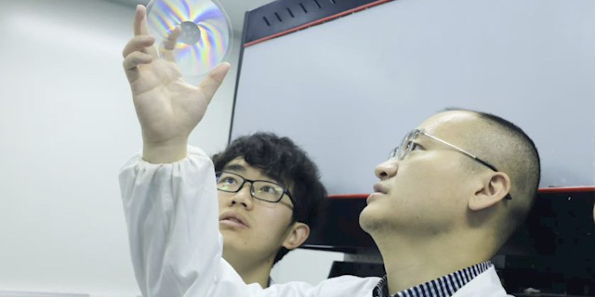 我国玻璃硬盘实现量产!一片能装2.5万部高清电影：数据保存10万年