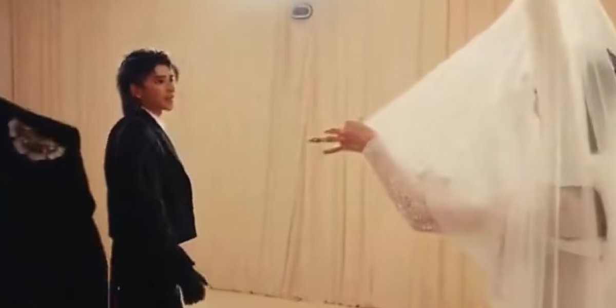 爆！Lisa蔡徐坤MetGala后台同框握手，时隔六年重逢，全网集体爷青回✨