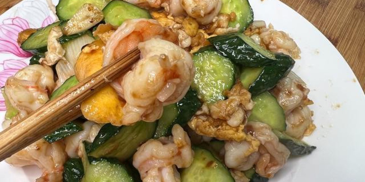 黄瓜炒虾仁的家常做法，黄瓜脆爽，虾仁脆嫩，鸡蛋咸香，好吃好做