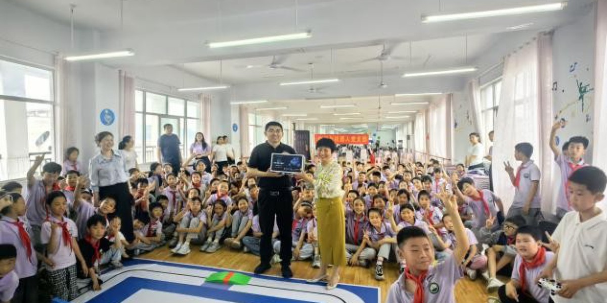 智启确山·AI赋能 确山县第七小学开展机器人科普实践活动