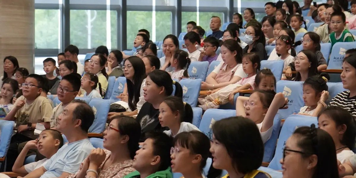 穿越46亿年!湖北省少儿图书馆举办国际生物多样性科普讲座