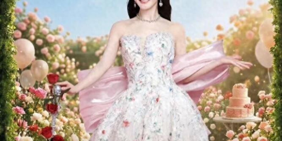 何炅瞒着谢娜现身演唱会，现场发言一度抹泪，张杰在台下默默陪伴老婆