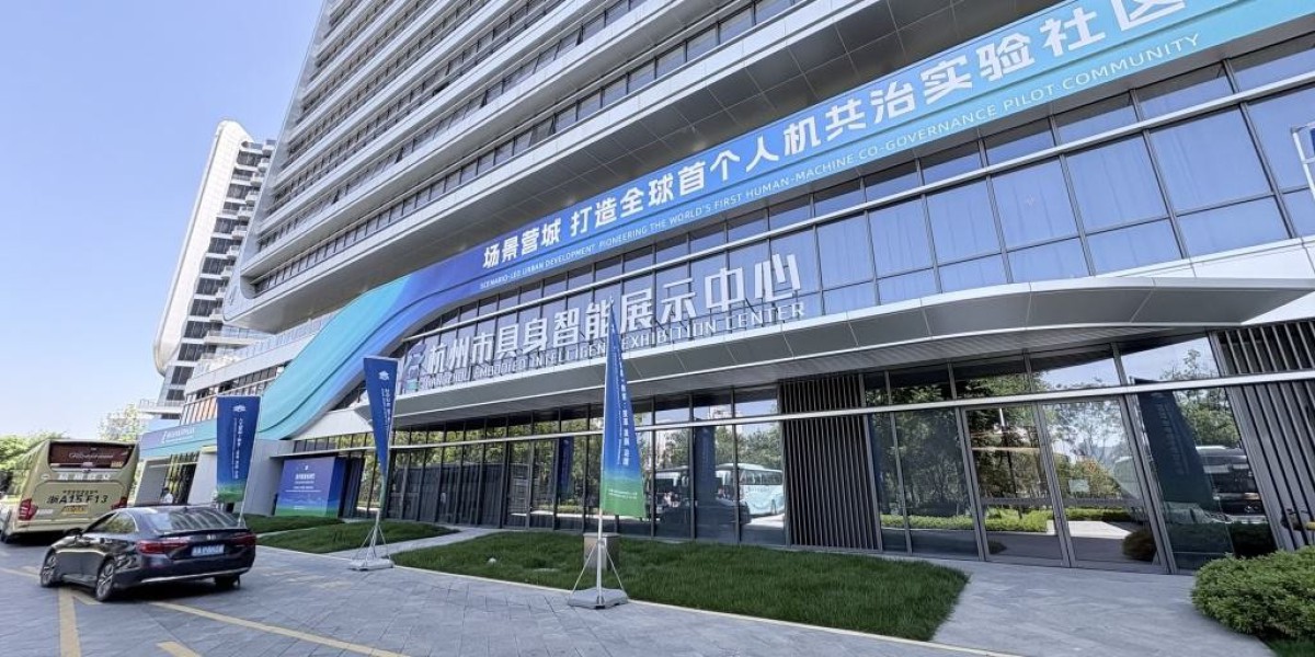 全国首支机器人交警中队亮相背后：杭州的机器人是如何进化的