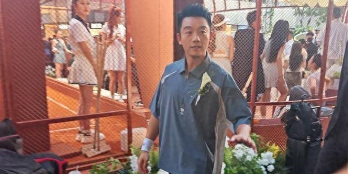 三里屯偶遇郑恺李沁，明星的身高水分好大两人都比资料身高矮很多
