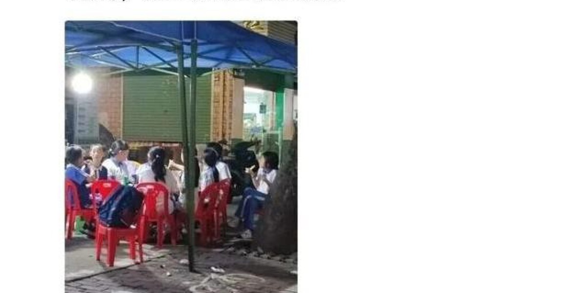 深圳火锅店里男子看到孩子遗憾眼神却买饮料相送
