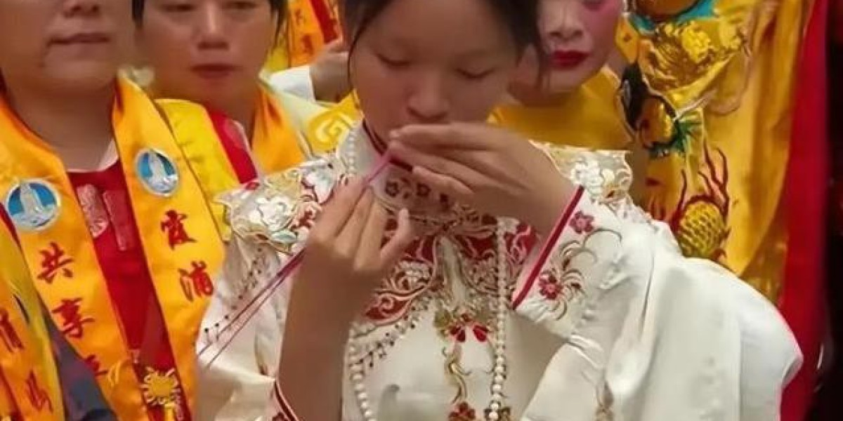 妈祖诞辰福建庙会再现身，这一举动引全场静默，对比半年前反差大