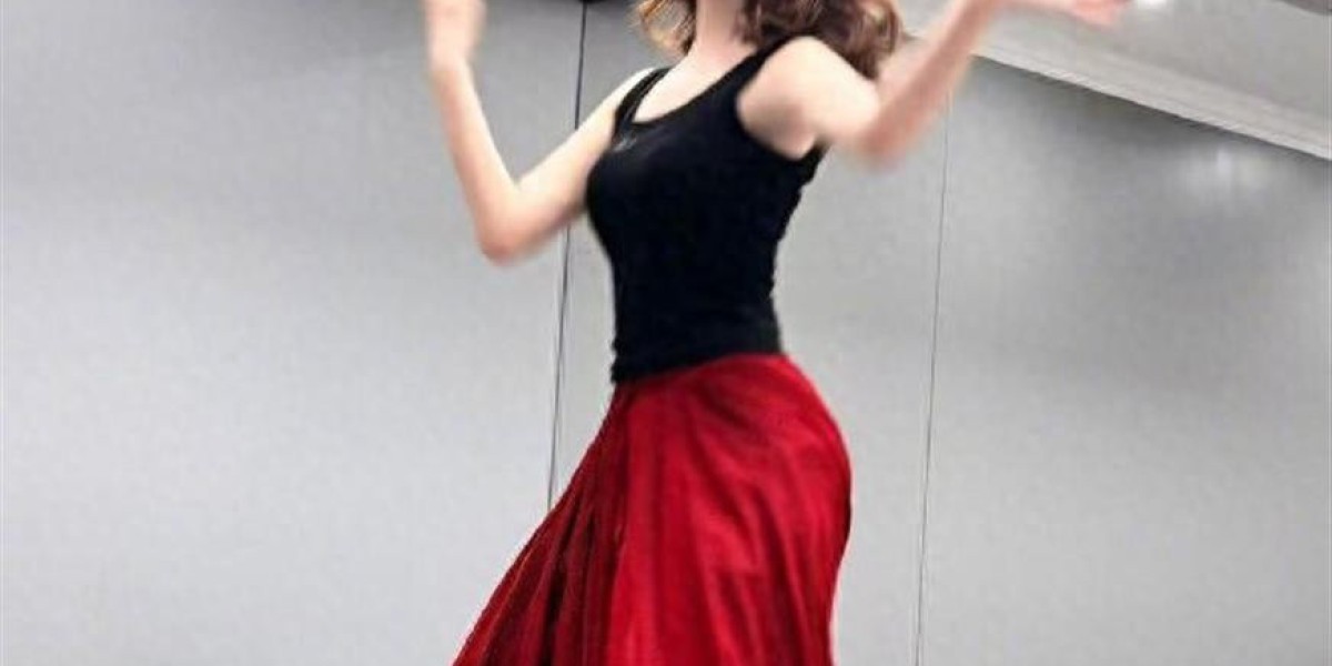 李小冉练习室红裙杀疯! 50岁冷白皮自带柔光，这才是真女神