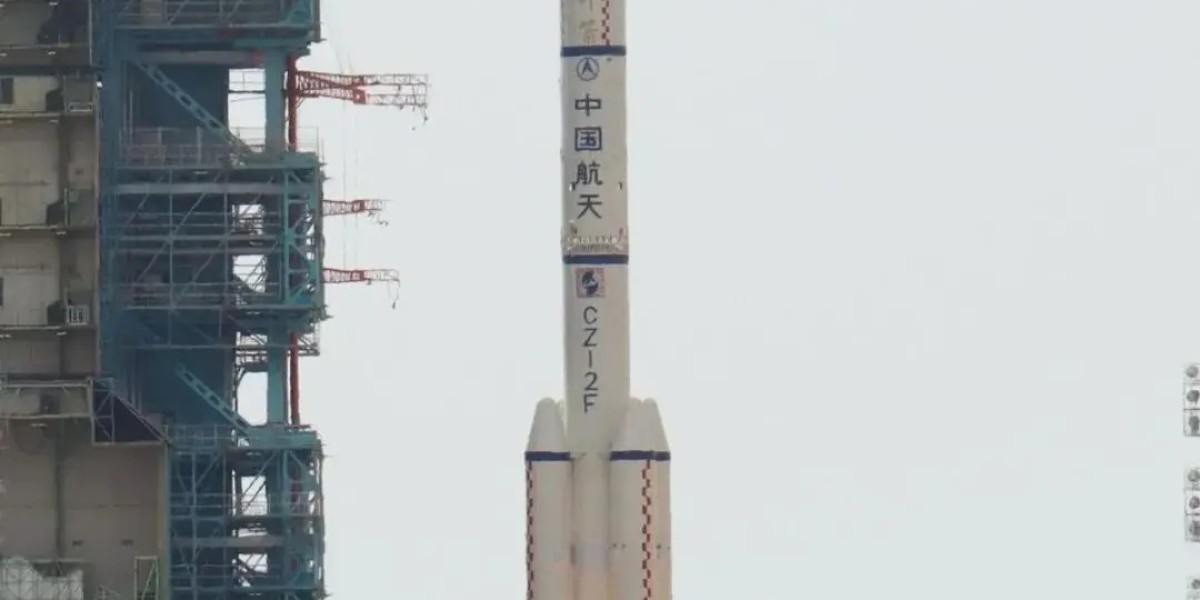 中国航天史上的今天丨5月30日：神舟十六号载人飞船发射成功 长三乙发射巴基斯坦多任务通信卫星