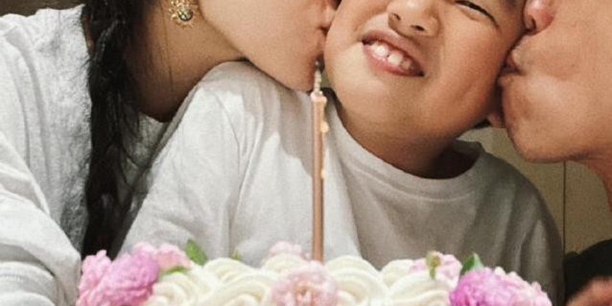 Ella陈嘉桦庆祝结婚14周年，9岁儿子身高抢镜，现状让人没想到