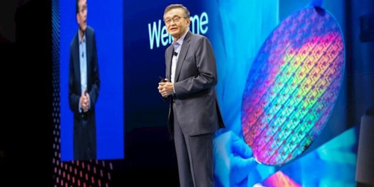 英特尔18A良率大翻身! CEO陈立武直呼晶圆厂是国宝 外部大厂正排队送钱抢产能