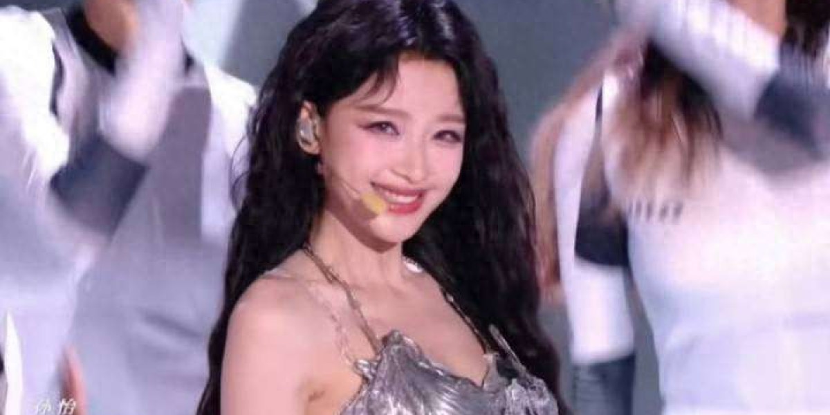 孙怡活动造型惊艳，展现独立自信之美
