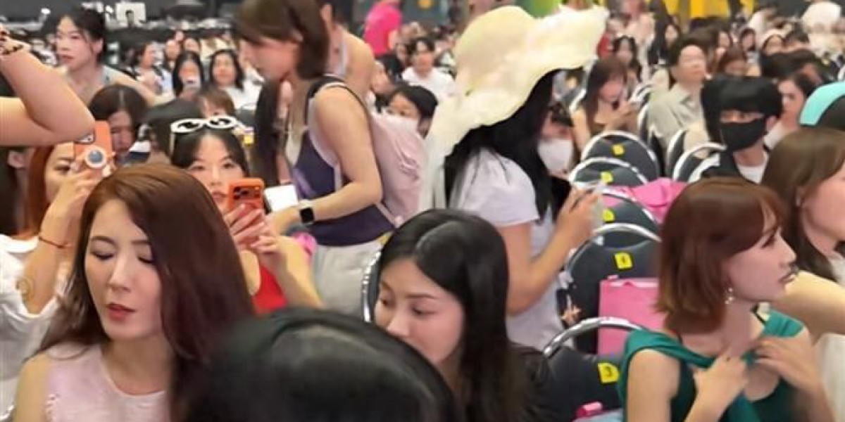 赵露思曼谷演唱会爆满，网上却说全是空座，到底谁在看现场?