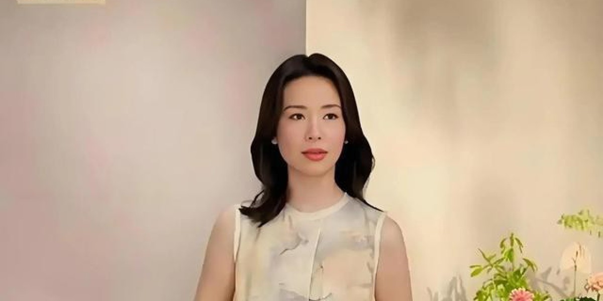 董洁直播间炸了。几万人盯着一条裙子，没人喊321上链接一片寂静