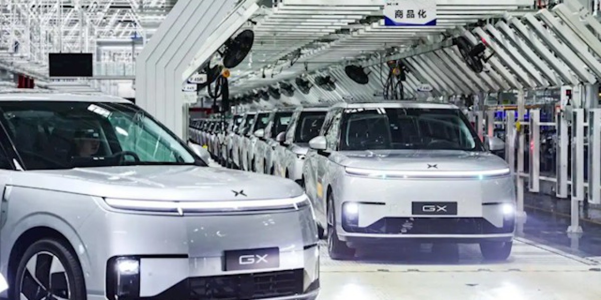 全球车端算力之王! 小鹏GX首台Robotaxi量产车下线：搭载4颗自研图灵AI芯片